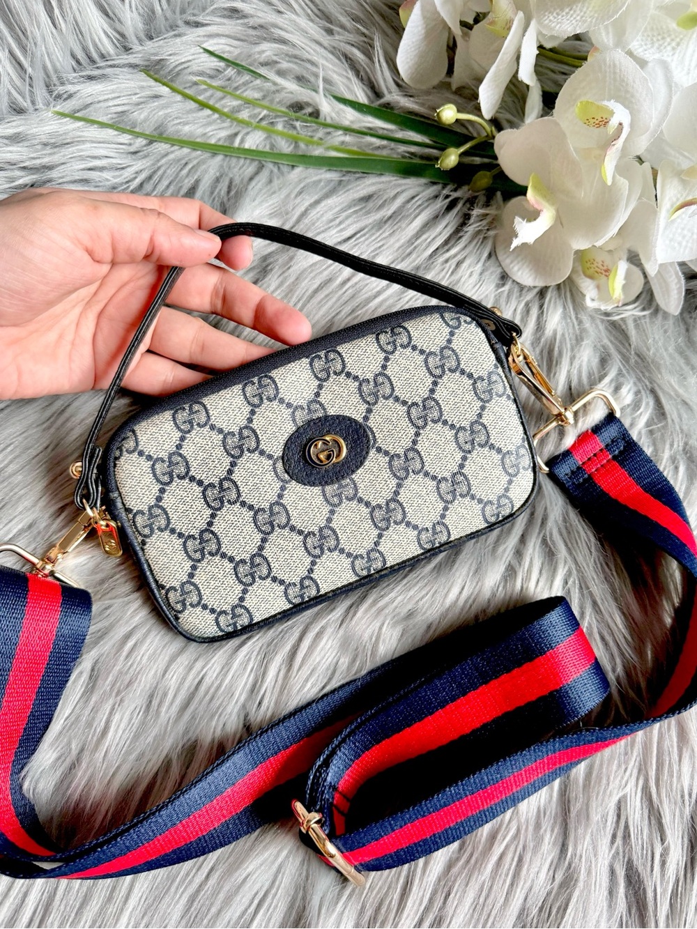 Gucci Beige GG Supreme Canvas Crossbody Bag with Navy-Red Strap
